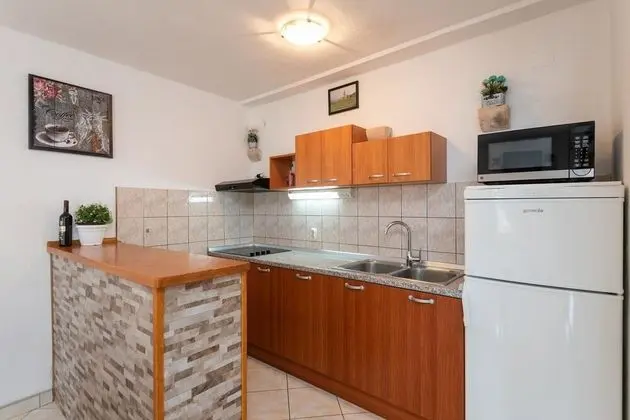 Ev (Viki1 - fantastic view, next to the s)