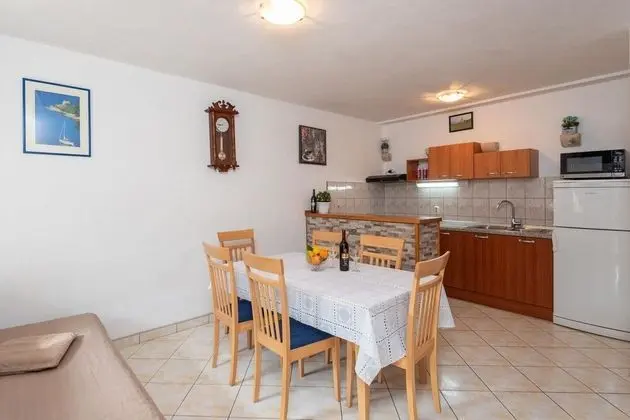 Ev (Viki1 - fantastic view, next to the s)