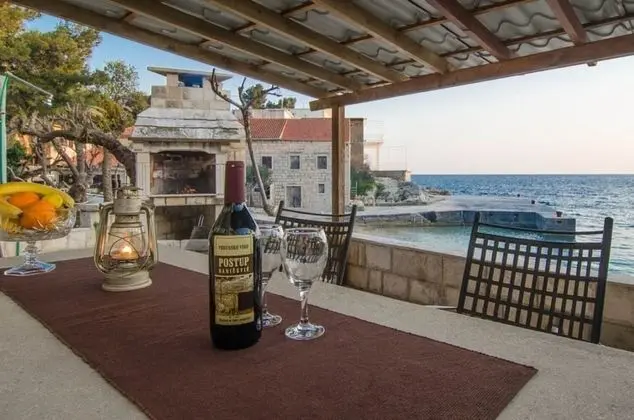 Ev (Viki1 - fantastic view, next to the s)