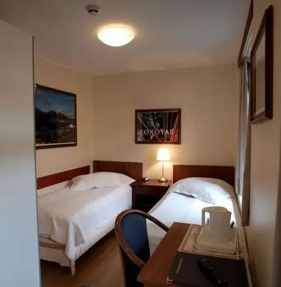 Small Double Room with Hot Tub and Sauna Access