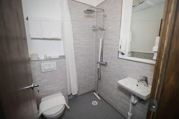 Small Double Room with Hot Tub and Sauna Access