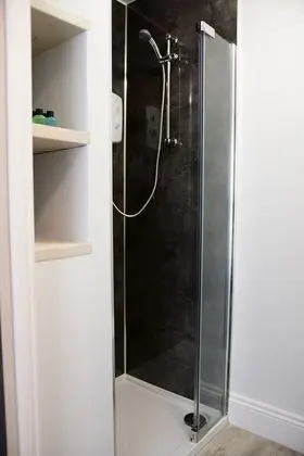 İki Ayrı Yataklı Oda, Banyolu/Duşlu