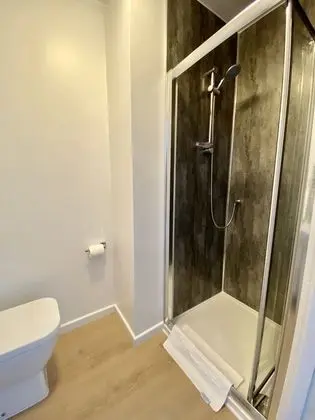 Üç Kişilik Oda, Banyolu/Duşlu