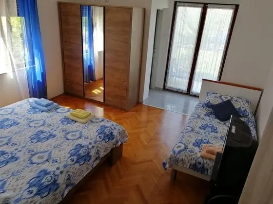 Deluxe Üç Kişilik Oda (2)