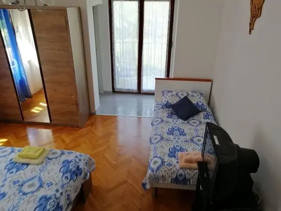 Deluxe Üç Kişilik Oda (2)