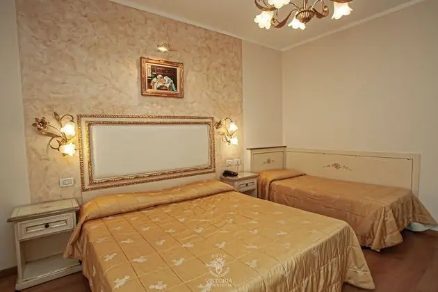 Üç Kişilik Oda
