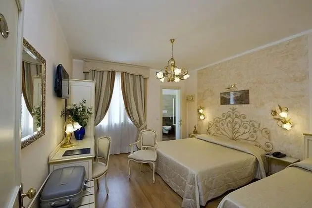 Üç Kişilik Oda