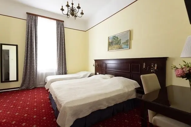 Üç Kişilik Oda