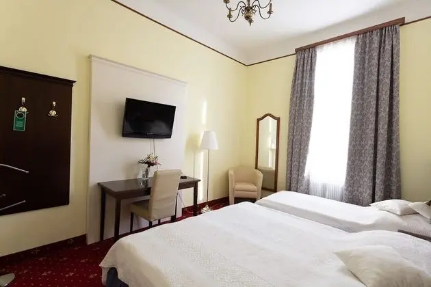Üç Kişilik Oda