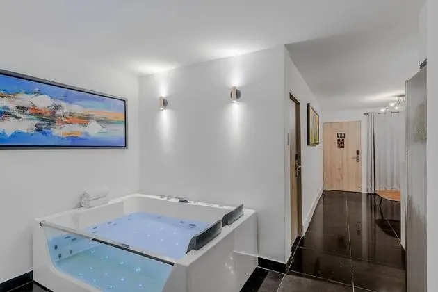 Viktory 102 with Jacuzzi