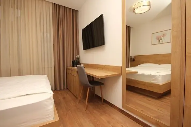 Luxury Tek Büyük Yataklı Oda