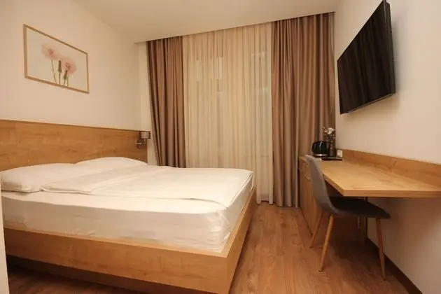 Luxury Tek Büyük Yataklı Oda