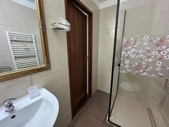 Basic Tek Büyük Yataklı Oda