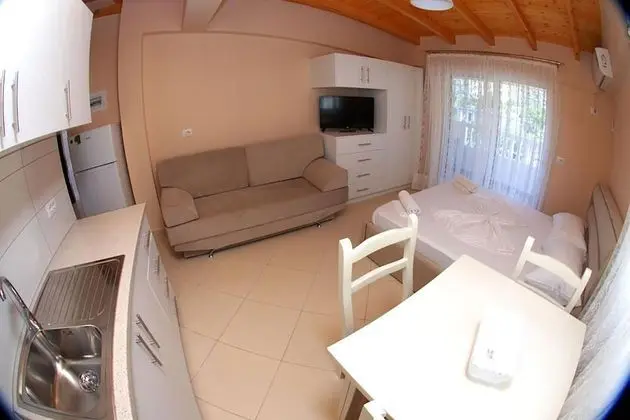 Studio Apartment, Balcony