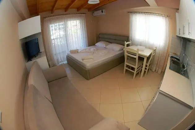 Studio Apartment, Balcony