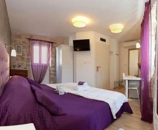 Deluxe Tek Büyük veya İki Ayrı Yataklı Oda (Lavander)