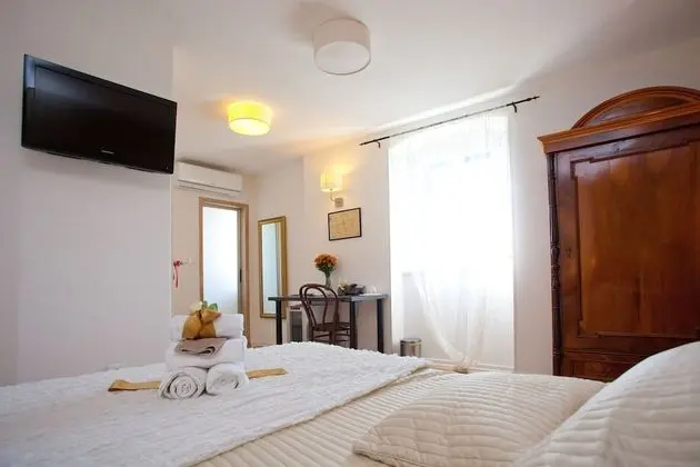 Deluxe Tek Büyük veya İki Ayrı Yataklı Oda (Lavander)