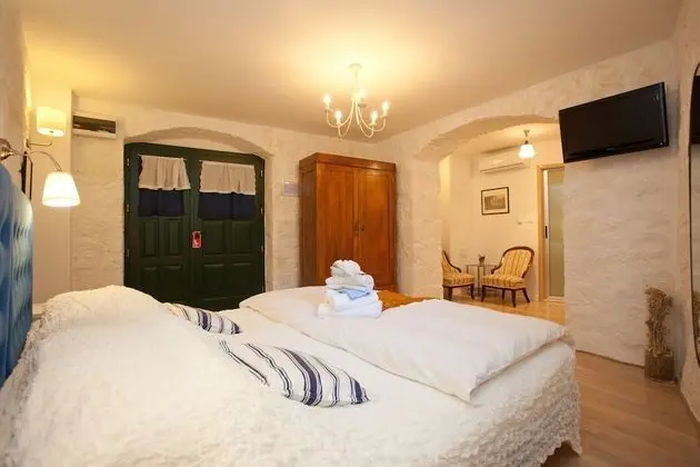 Deluxe Tek Büyük veya İki Ayrı Yataklı Oda, Zemin Kat