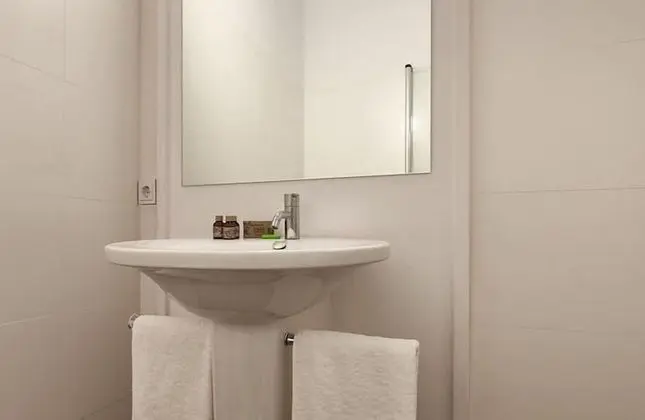 Basic Tek Büyük Yataklı Oda (Bronze)