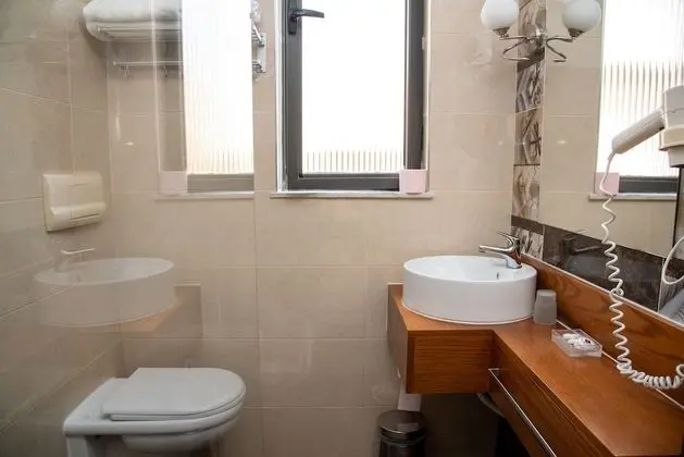 Tek Büyük Yataklı Oda, Kısmi Deniz Manzaralı