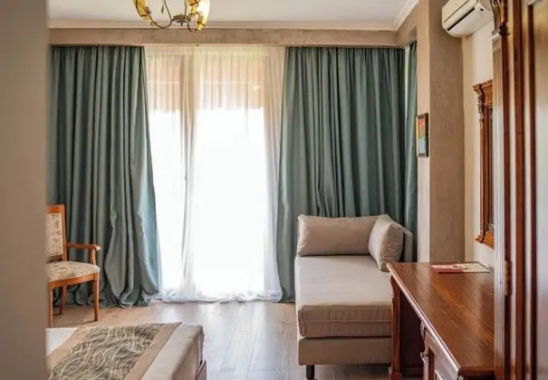 Üç Kişilik Oda, Kısmi Deniz Manzaralı