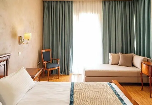 Üç Kişilik Oda, Kısmi Deniz Manzaralı