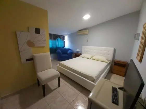 Basic Oda, 1 Büyük (Queen) Boy Yatak, Köşe