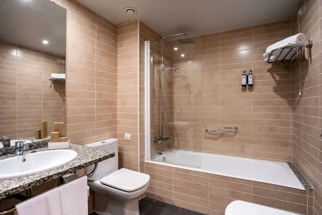 Apartment 2 adults Amusement park + 1 day to Ferrari Land