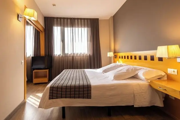 Apartment 4 adults Amusement park + 1 day to Ferrari Land