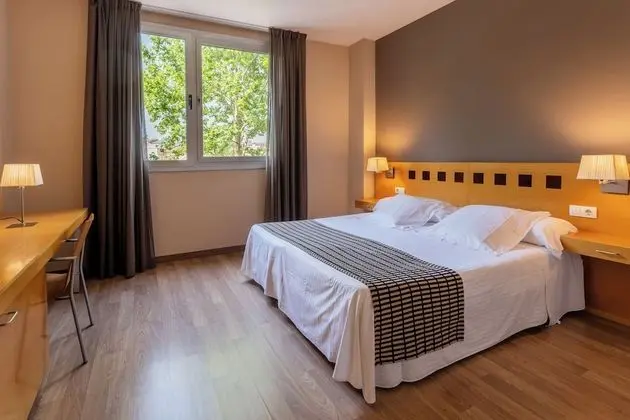 Standard double room Amusement park + 1 day to Ferrari Land