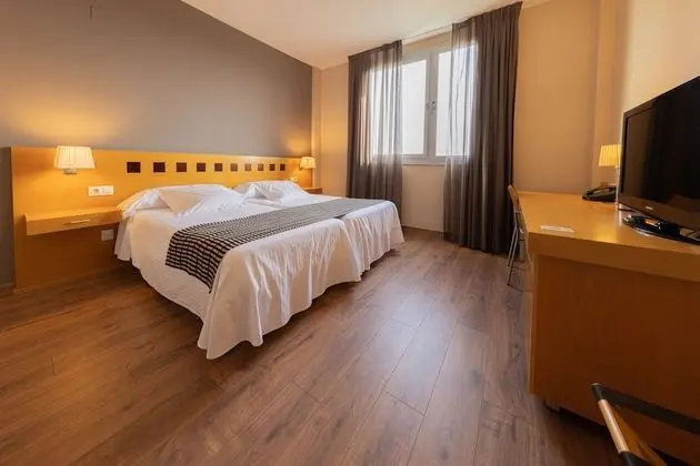 Standard double room Amusement park + 1 day to Ferrari Land