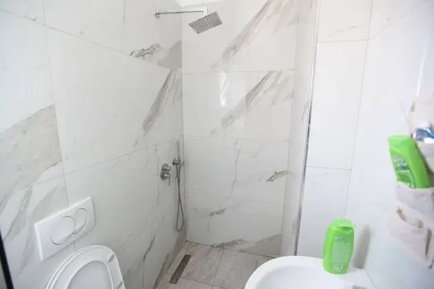 Üç Kişilik Oda, Balkon