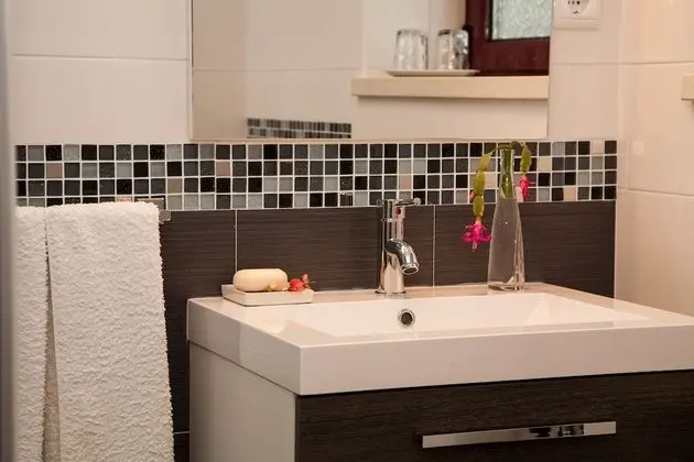 Tek Büyük veya İki Ayrı Yataklı Oda, Teras