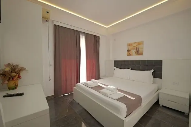 Dört Kişilik Oda, Deniz Manzaralı