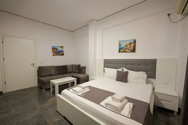 Dört Kişilik Oda, Deniz Manzaralı