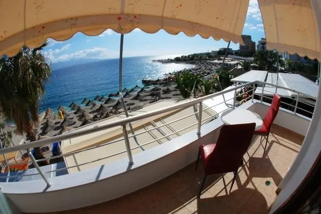 Dört Kişilik Oda, Deniz Manzaralı