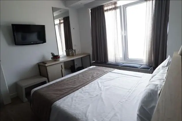 Basic Tek Büyük Yataklı Oda