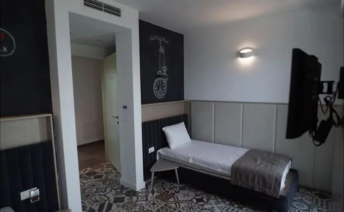 Basic Tek Büyük Yataklı Oda