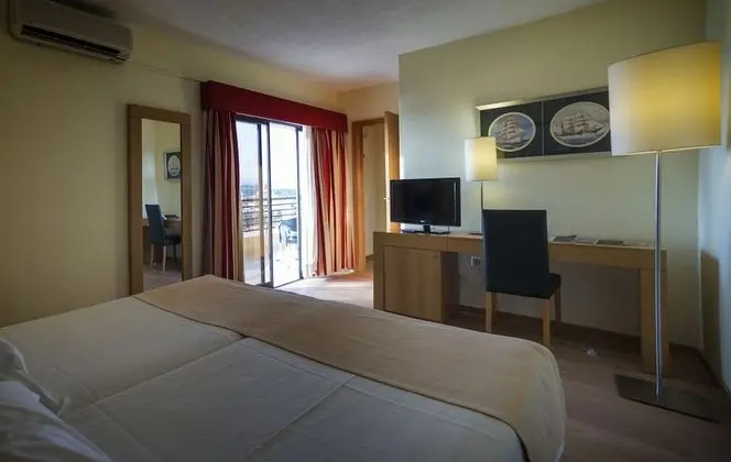 Junior Süit (2 Adults + 2 Children)