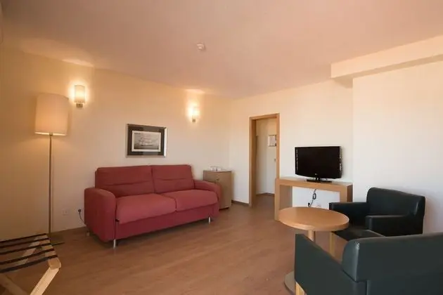 Junior Süit (2 Adults + 2 Children)