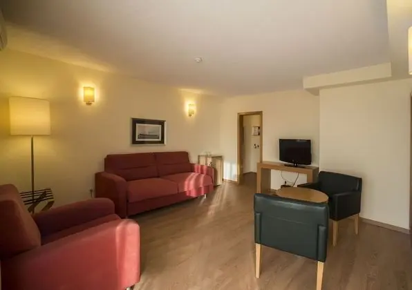 Junior Süit (3 Adults)