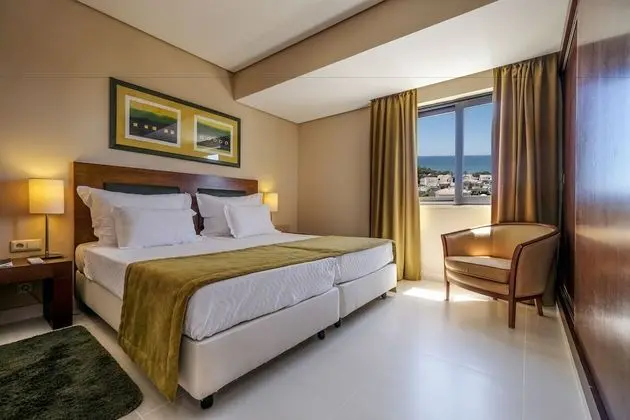 Junior Süit, Avlu Manzaralı (2 Adults + 2 Children)
