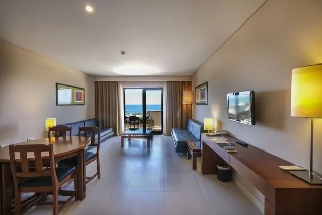 Junior Süit, Avlu Manzaralı (2 Adults + 2 Children)