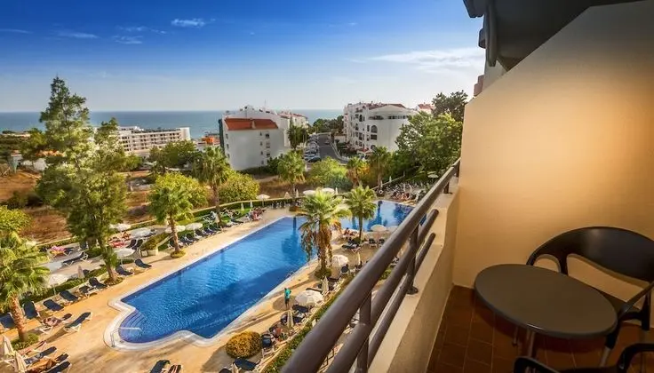 İki Ayrı Yataklı Oda, Havuz Manzaralı