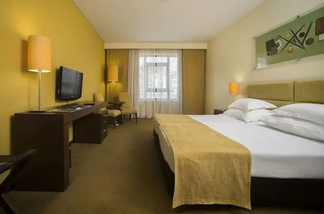 İki Ayrı Yataklı Oda, Havuz Manzaralı (2 Adults + 1 Child)