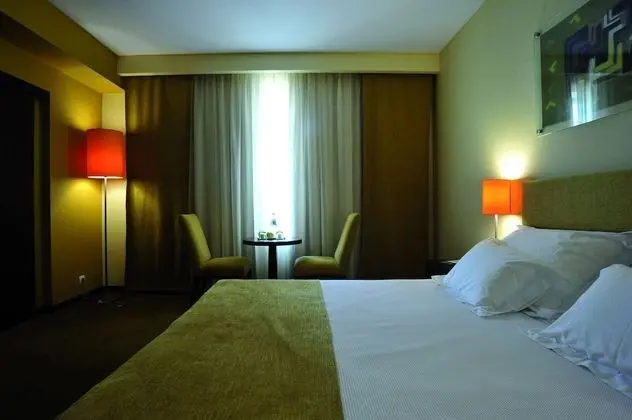 Superior Tek Büyük Yataklı Oda, Havuz Manzaralı (2 Adults)