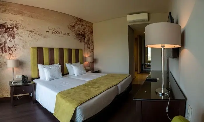 Büyük Yataklı Tek Kişilik Oda