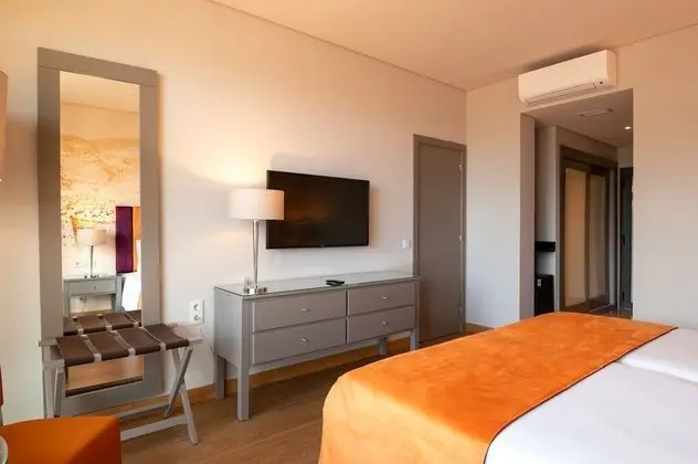 Büyük Yataklı Tek Kişilik Oda