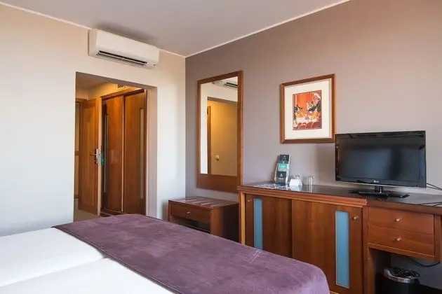 İki Ayrı Yataklı Oda (2 Adults + 1 Child)