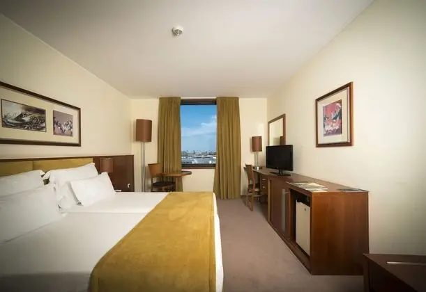 İki Ayrı Yataklı Oda (2 Adults + 1 Child)